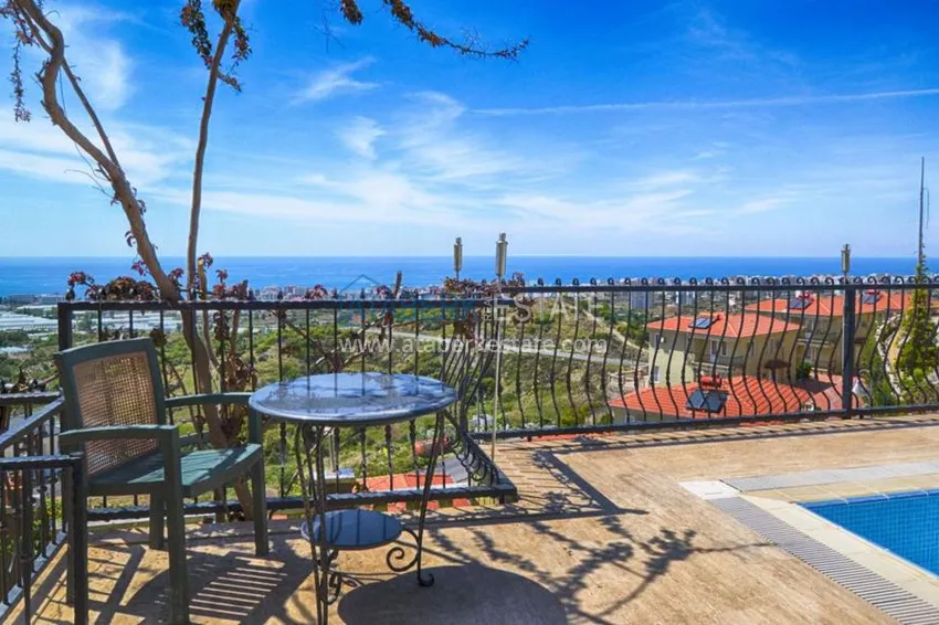 Private villa in the famous complex Goldcity 15 