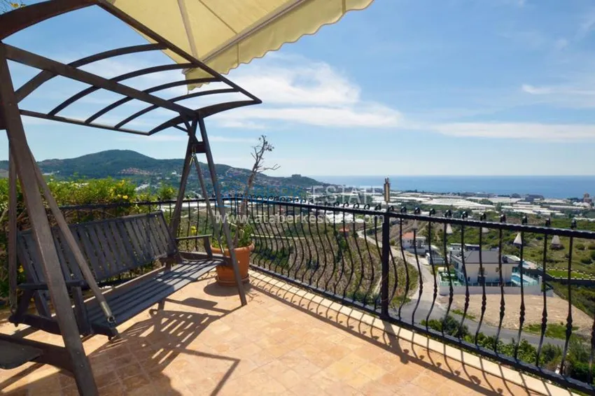 Private villa in the famous complex Goldcity 18 