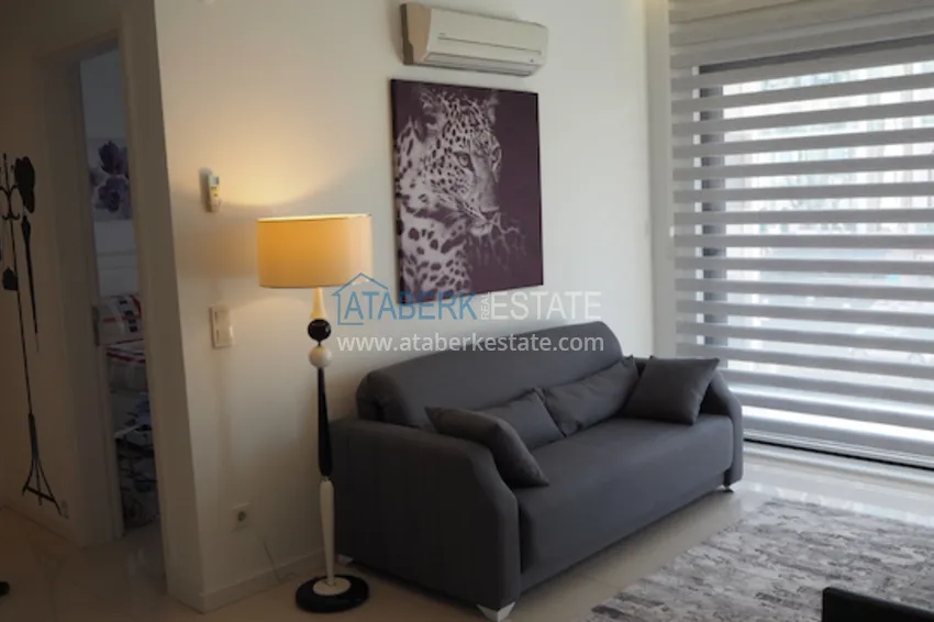 Purchase  1+1 apartment, located 50 meters from the sea in Oba center 28 