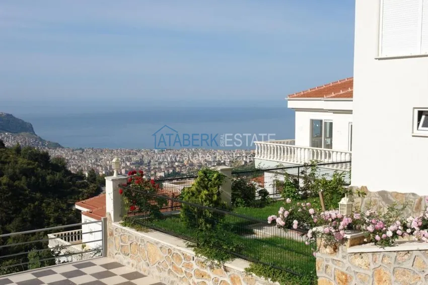 Виллы в живописном районе Бекташ 1 