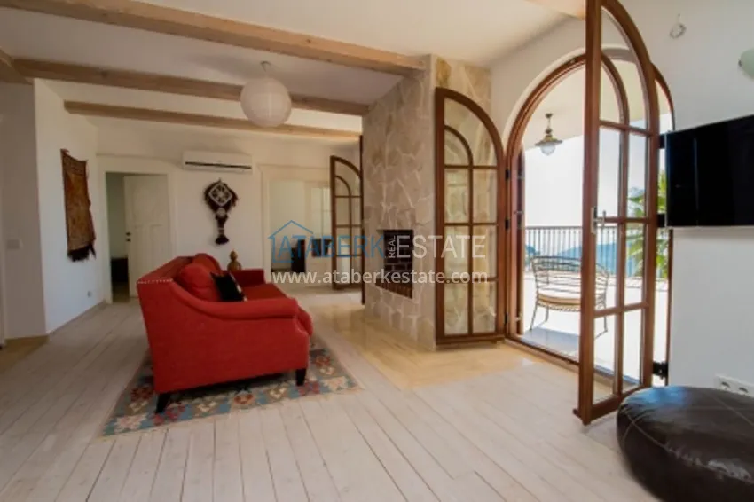 Purchase  1+1 apartment, located 50 meters from the sea in Oba center 30 