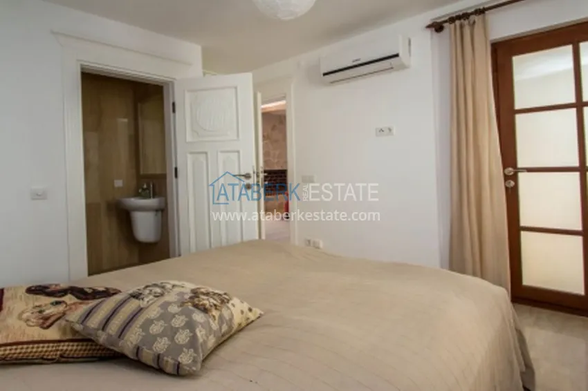 Purchase  1+1 apartment, located 50 meters from the sea in Oba center 33 
