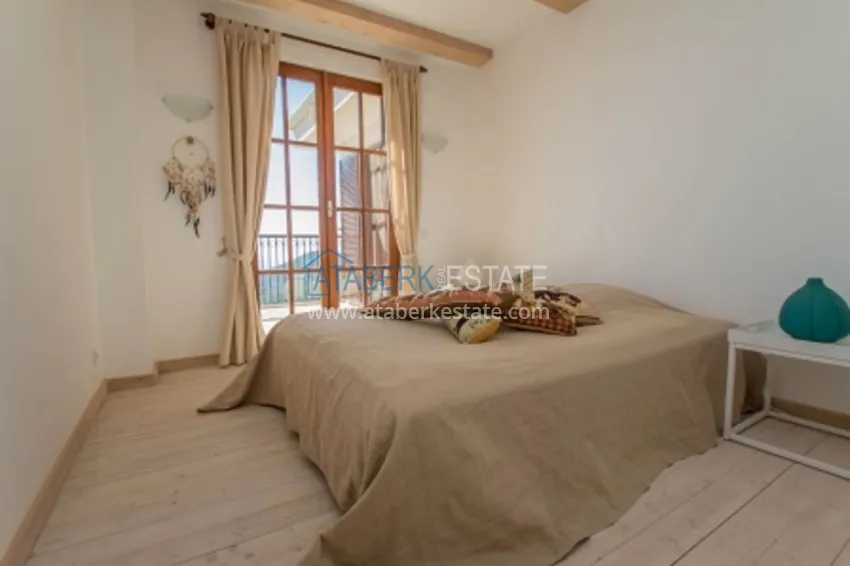 Purchase  1+1 apartment, located 50 meters from the sea in Oba center 34 