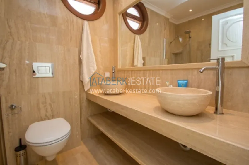 Purchase  1+1 apartment, located 50 meters from the sea in Oba center 36 