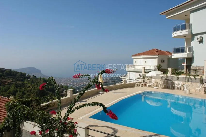 Виллы в живописном районе Бекташ 3 