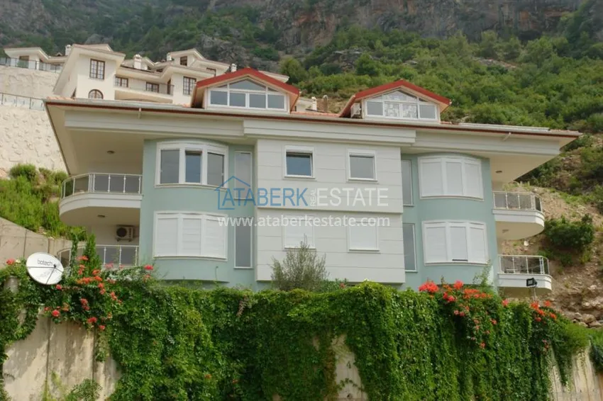 Виллы в живописном районе Бекташ 4 