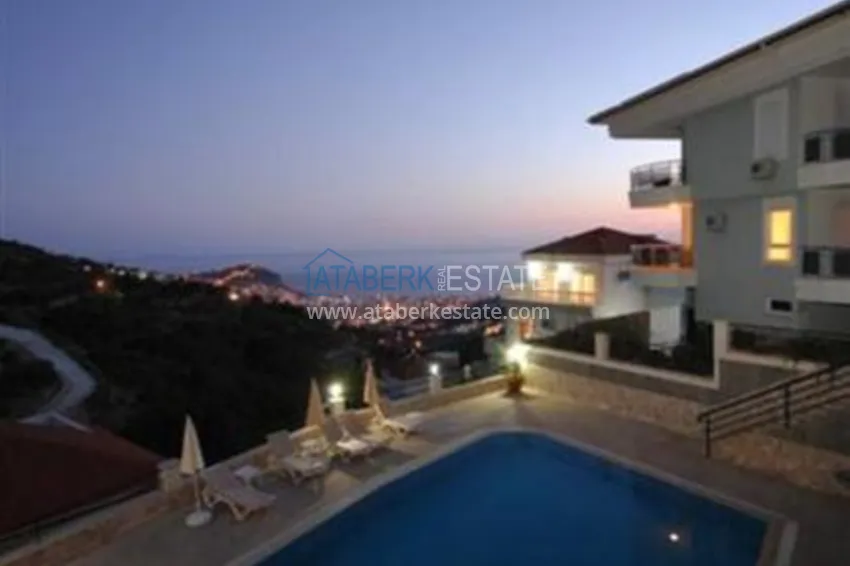 Виллы в живописном районе Бекташ 6 