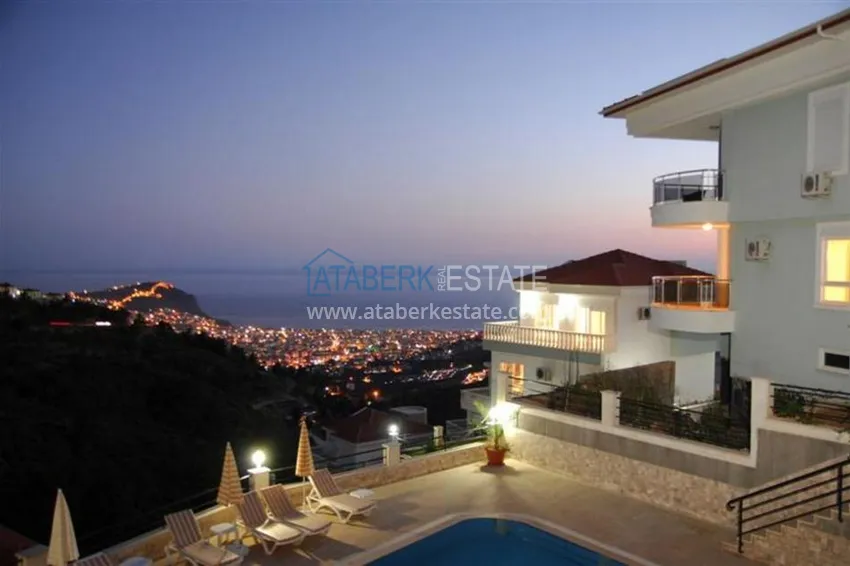 Виллы в живописном районе Бекташ 7 