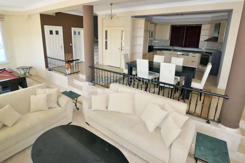 Private villa in the famous complex Goldcity 22 