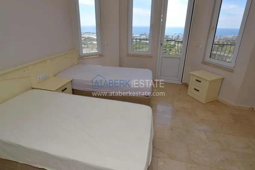 Private villa in the famous complex Goldcity 27 