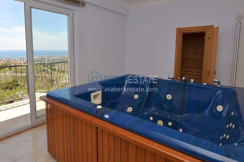 Private villa in the famous complex Goldcity 28 