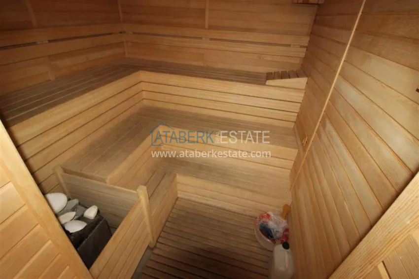 Spacious penthouse on the Cleopatra beach with furniture and appliances! 10 