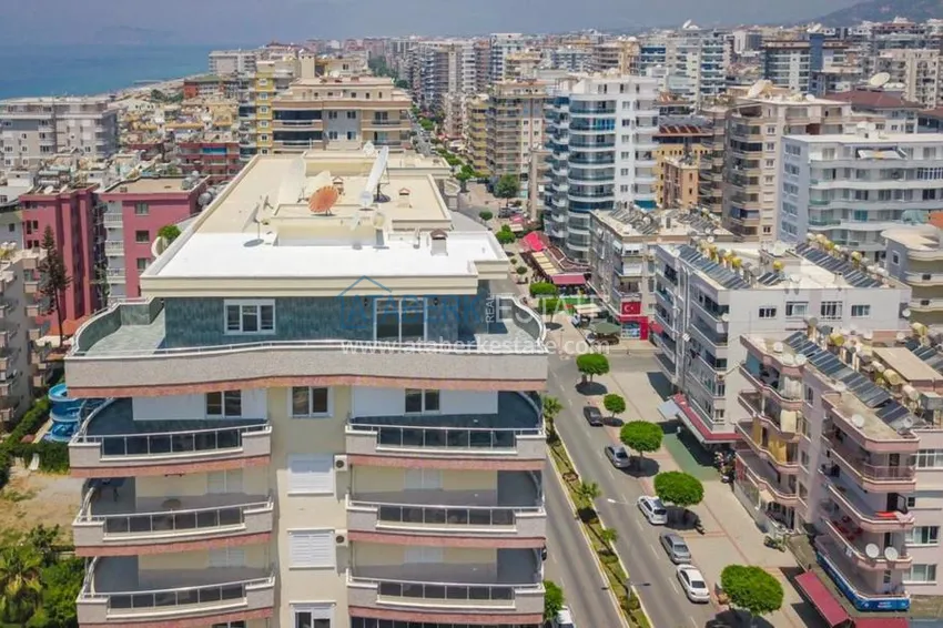 Красивая двухуровневая квартира с собственной сауной и завораживающим видом на море 3 