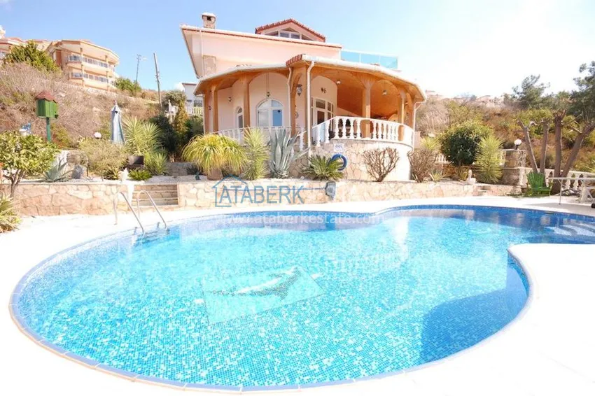 Luxury villa with stunning views of the mountains and the sea! 1 