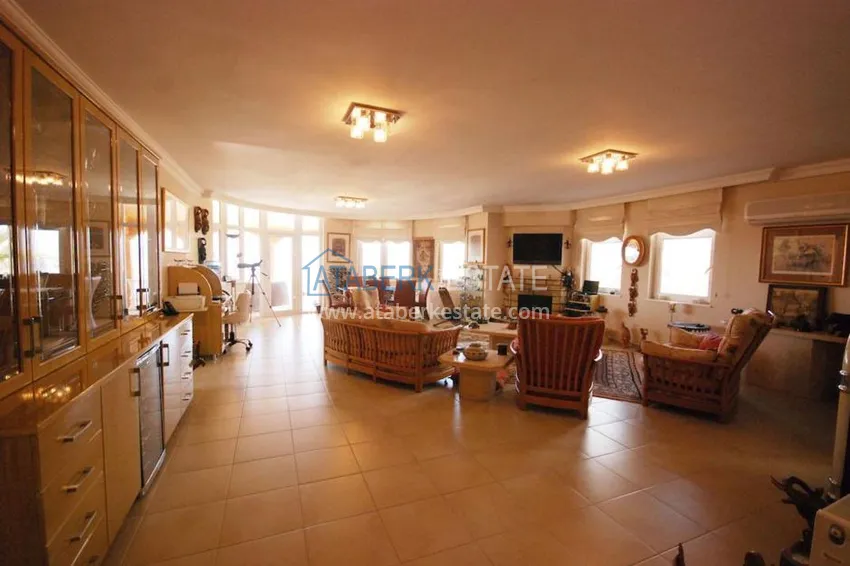 Luxury villa with stunning views of the mountains and the sea! 13 