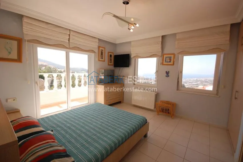 Luxury villa with stunning views of the mountains and the sea! 18 