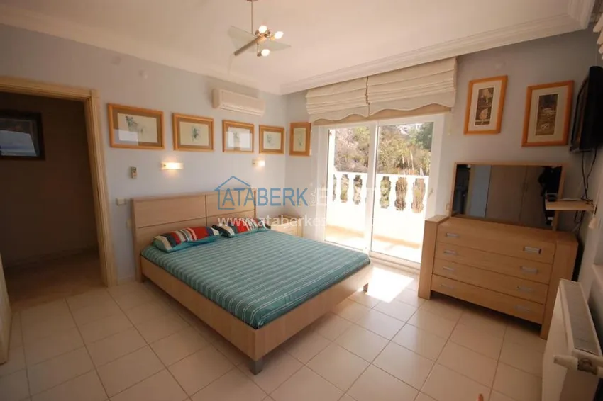 Luxury villa with stunning views of the mountains and the sea! 19 