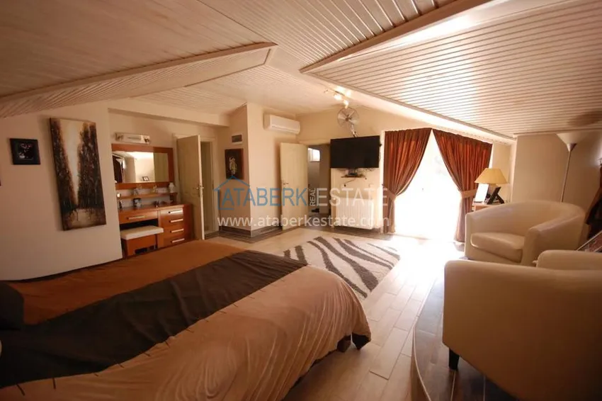 Luxury villa with stunning views of the mountains and the sea! 30 