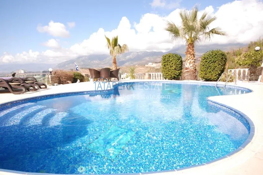 Luxury villa with stunning views of the mountains and the sea! 5 