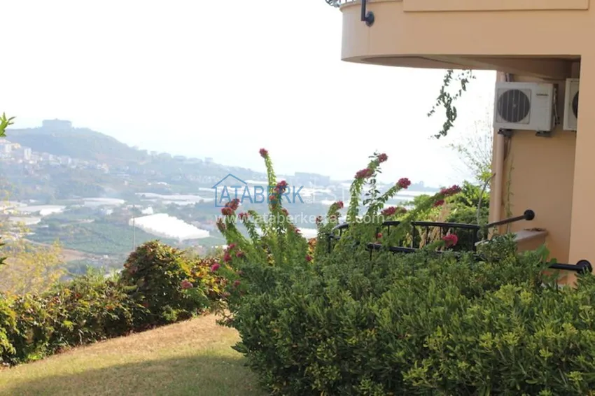 Rent a penthouse in the famous 5 star complex in Gold City 5 