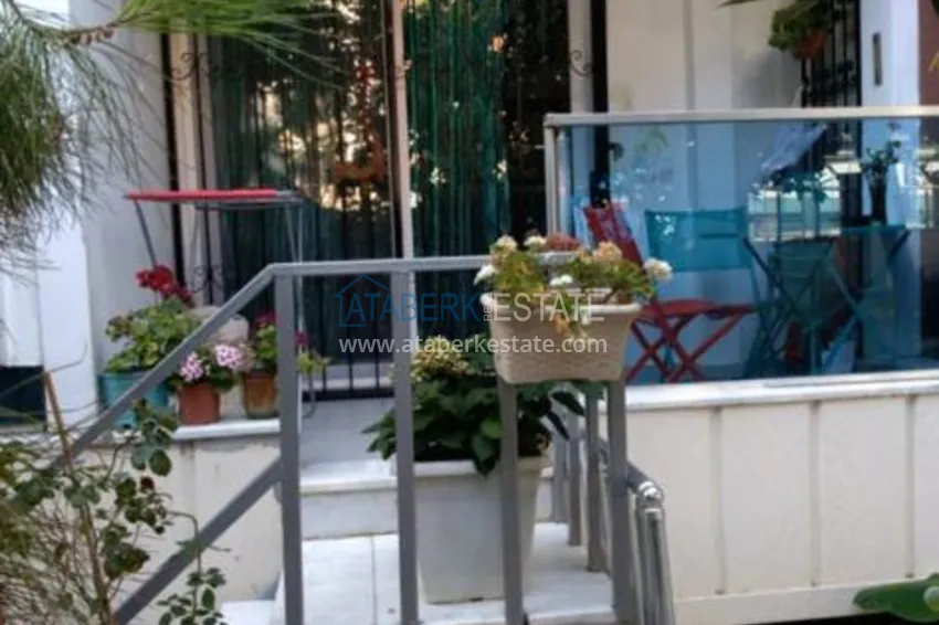 Three-room apartment with access to the garden near Cleopatra beach 11 