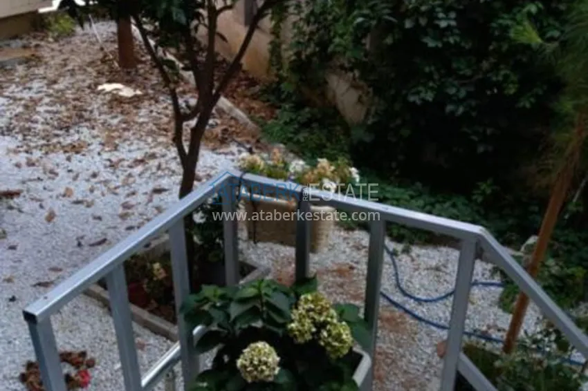 Three-room apartment with access to the garden near Cleopatra beach 13 