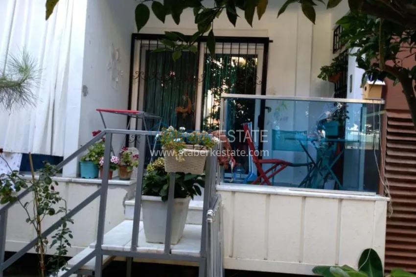 Three-room apartment with access to the garden near Cleopatra beach 14 