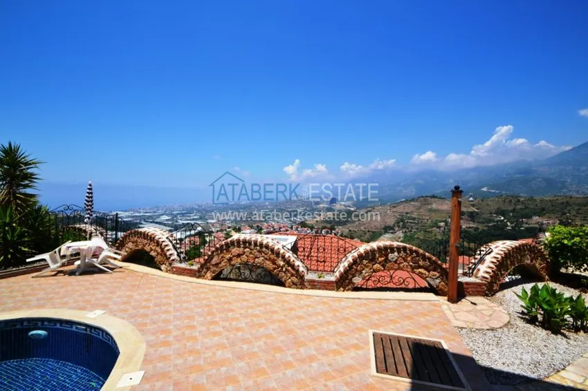 Purchase Three-storey 4+2 villa with stunning views of the sea and Alanya Castle 2 