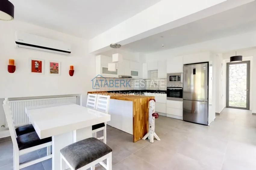 Purchase  Уникальные аутентичные дома в районе Беллапаис  3 