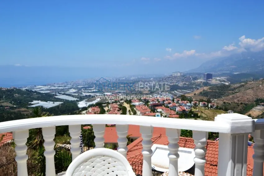 Purchase Three-storey 4+2 villa with stunning views of the sea and Alanya Castle 3 