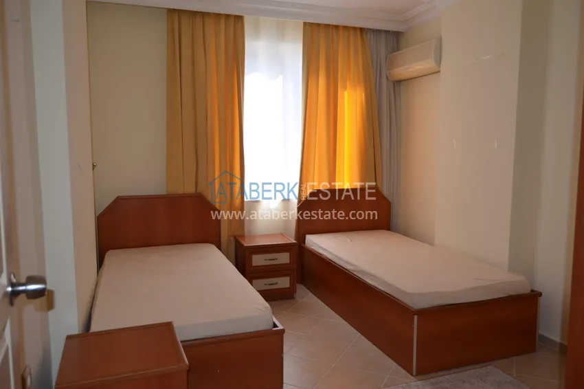 Villa from the owner with a garden in Kargicak 2 