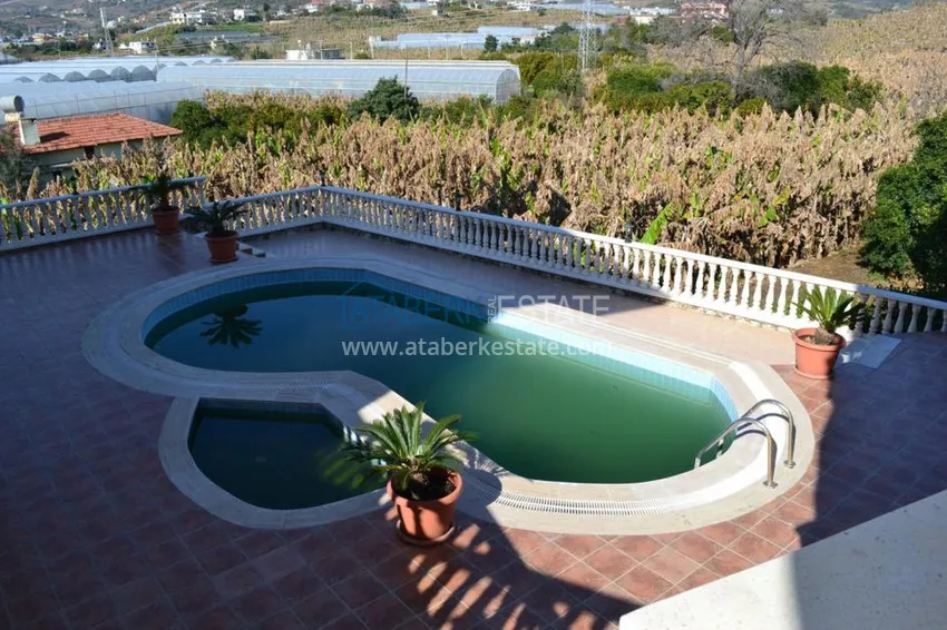 Villa from the owner with a garden in Kargicak 10 