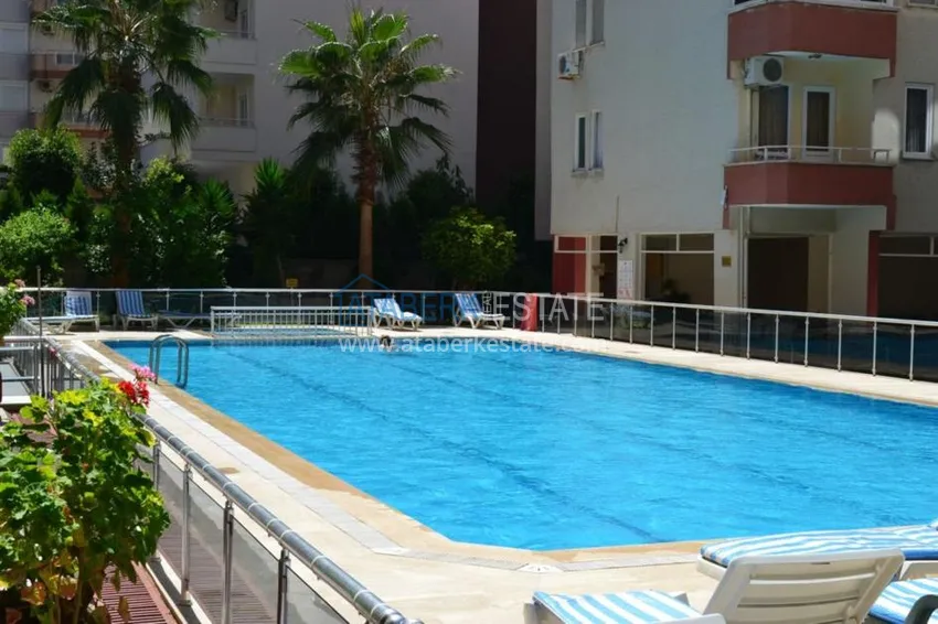 Refurbished spacious flat with a separate kitchen  10 