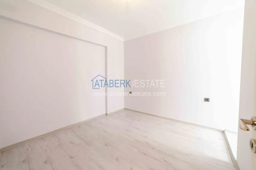 Purchase  Refurbished spacious flat with a separate kitchen  11 