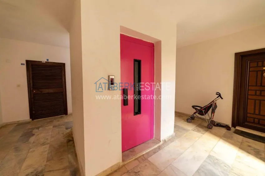 Refurbished spacious flat with a separate kitchen  12 