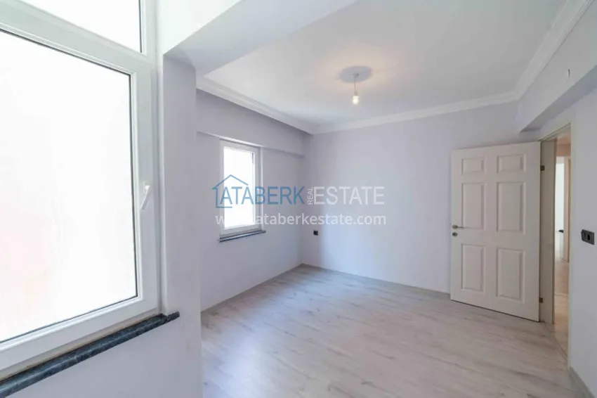 Purchase  Refurbished spacious flat with a separate kitchen  13 