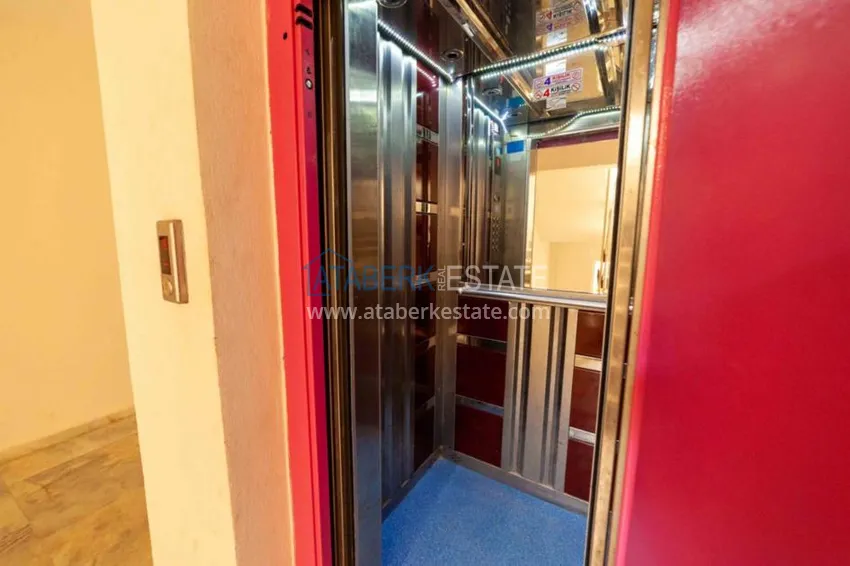 Refurbished spacious flat with a separate kitchen  13 