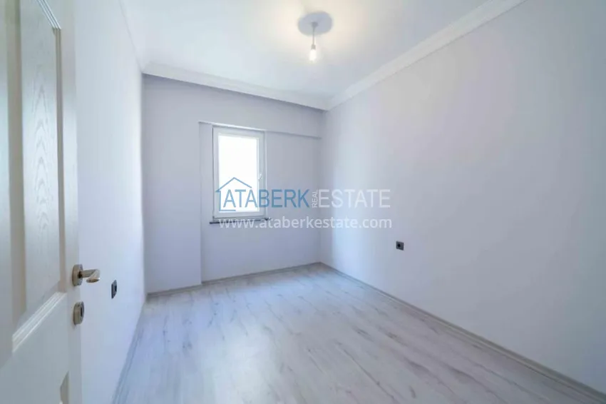 Purchase  Refurbished spacious flat with a separate kitchen  14 