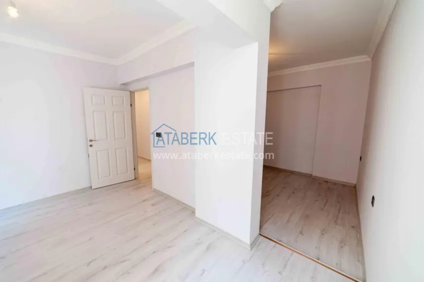 Purchase  Refurbished spacious flat with a separate kitchen  15 