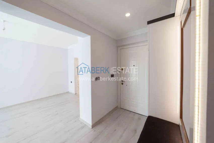 Purchase  Refurbished spacious flat with a separate kitchen  17 