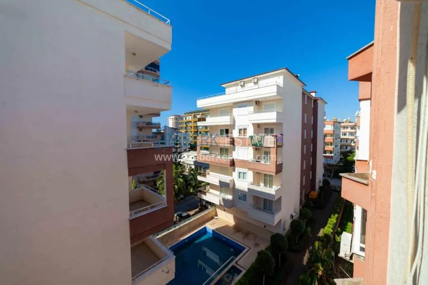 Purchase  Refurbished spacious flat with a separate kitchen  25 