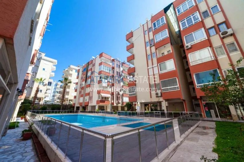 Refurbished spacious flat with a separate kitchen  5 