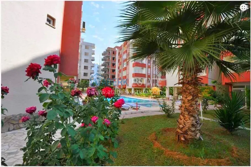 Refurbished spacious flat with a separate kitchen  6 