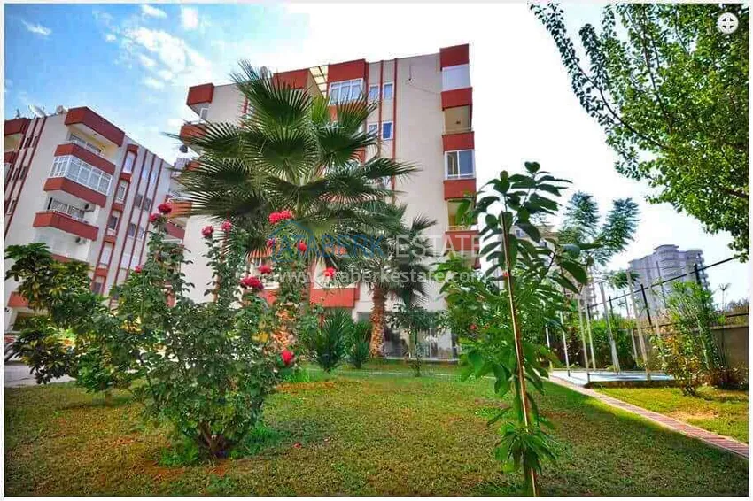 Refurbished spacious flat with a separate kitchen  8 