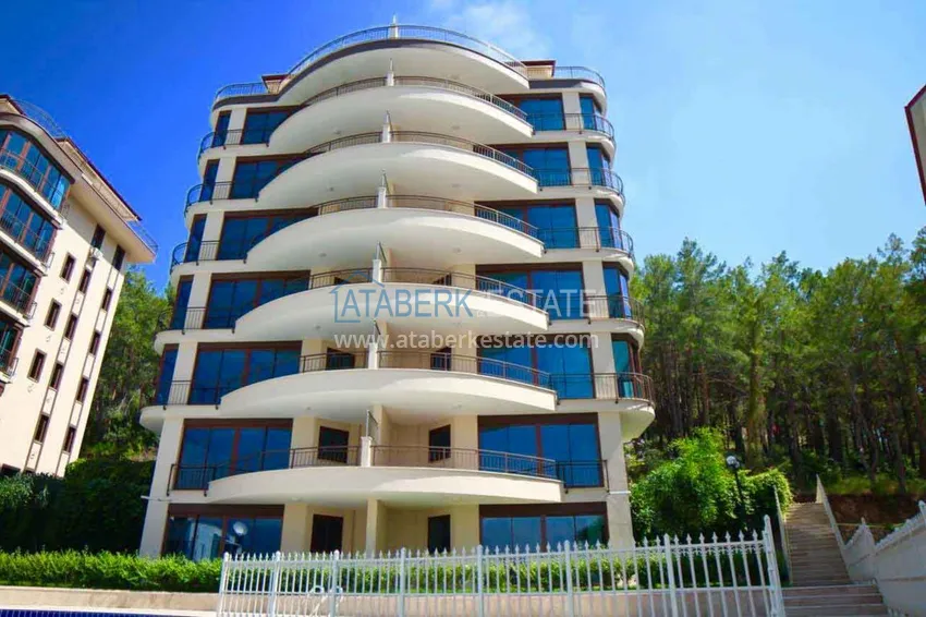 Luxurious duplex apartment with garden access and sea views in Kargicak 13 