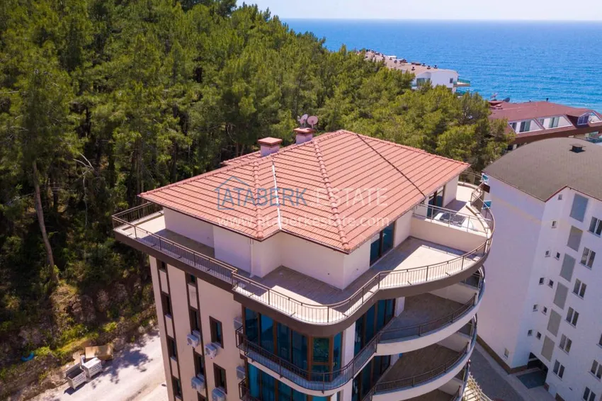 Luxurious duplex apartment with garden access and sea views in Kargicak 18 