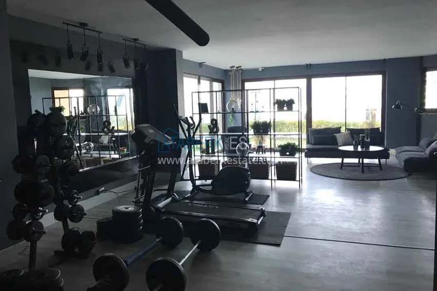 Luxurious duplex apartment with garden access and sea views in Kargicak 23 