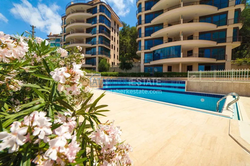 Luxurious duplex apartment with garden access and sea views in Kargicak 2 