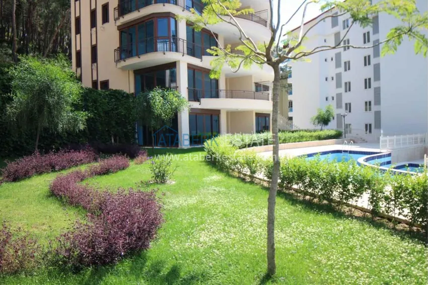 Luxurious duplex apartment with garden access and sea views in Kargicak 6 