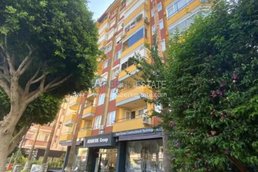 Comfortable apartment in the center of Alanya with separate kitchen and furniture 1 